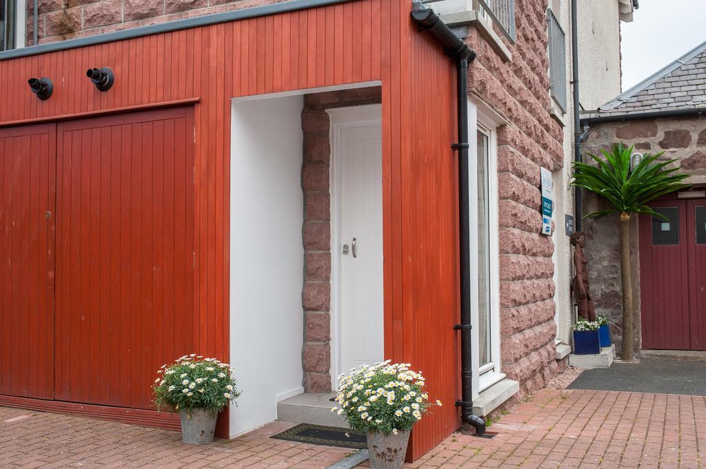 Double Room with Private Entrance,655578504:JPEG